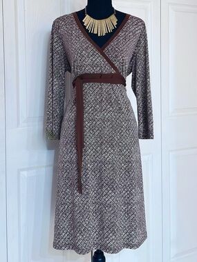TWO HEARTS MATERNITY ~ Women’s rich brown and white 3/4 sleeve dress size XL